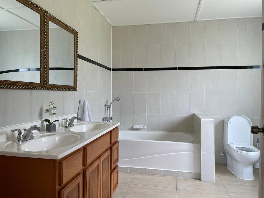 Spring Garden Mobay Resort Luxurious Apartments Montego Bay Exteriör bild